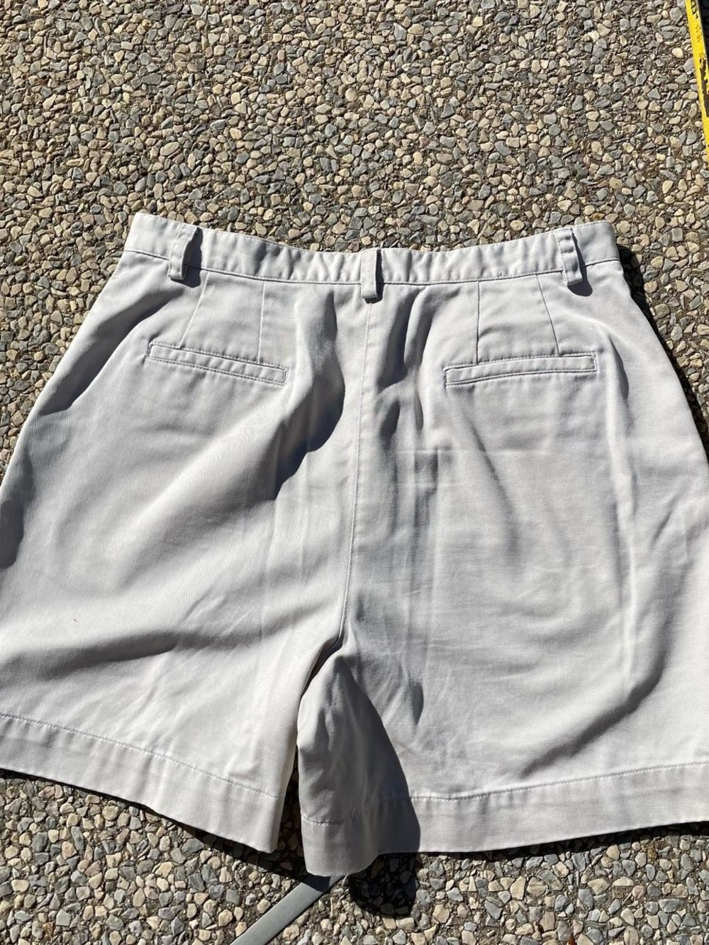 Liz Claiborne Light Cream High-Rise Women's Shorts - Picture 4 of 7